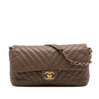 Chanel Jumbo Chevron Iridescent Calfskin Surpique Flap