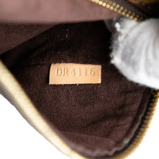 Louis Vuitton
Monogram Pochette Metis