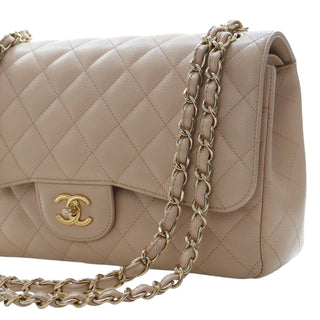 Chanel
Jumbo Classic Caviar Double Flap